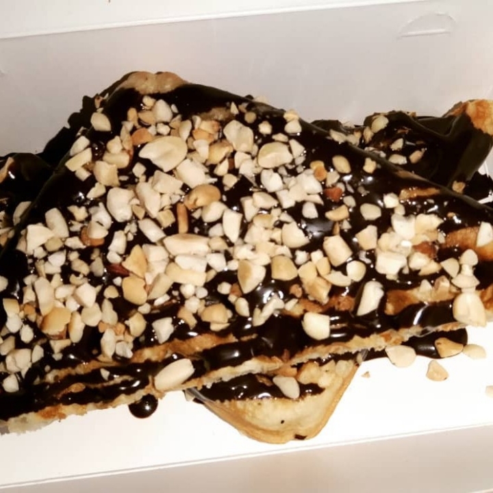 Waffle Chocolate Kacang