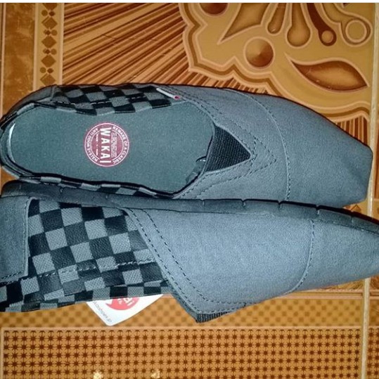 Wakai Slipon Gray Catur