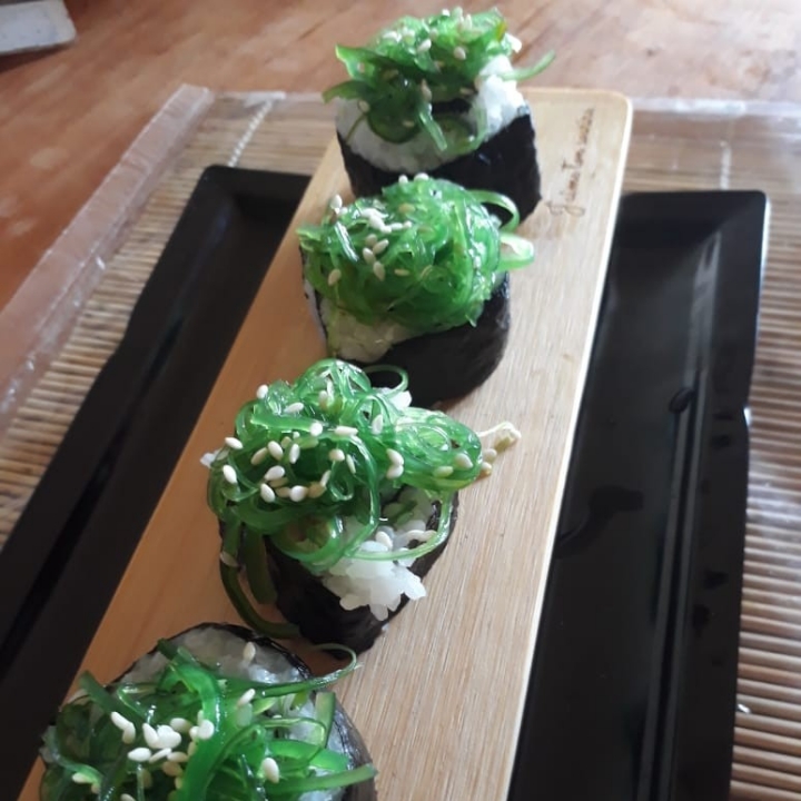 Wakame Sushi