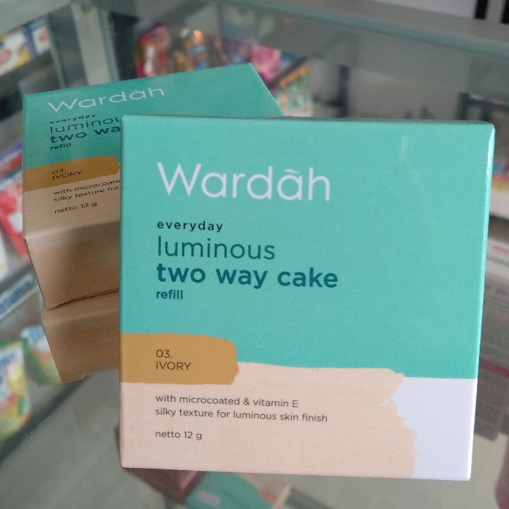 Wardah Luminous Two Way Cake Refil 03 Ivory