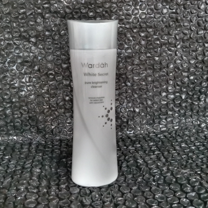 Wardah White Secret Pure Brightening Cleanser