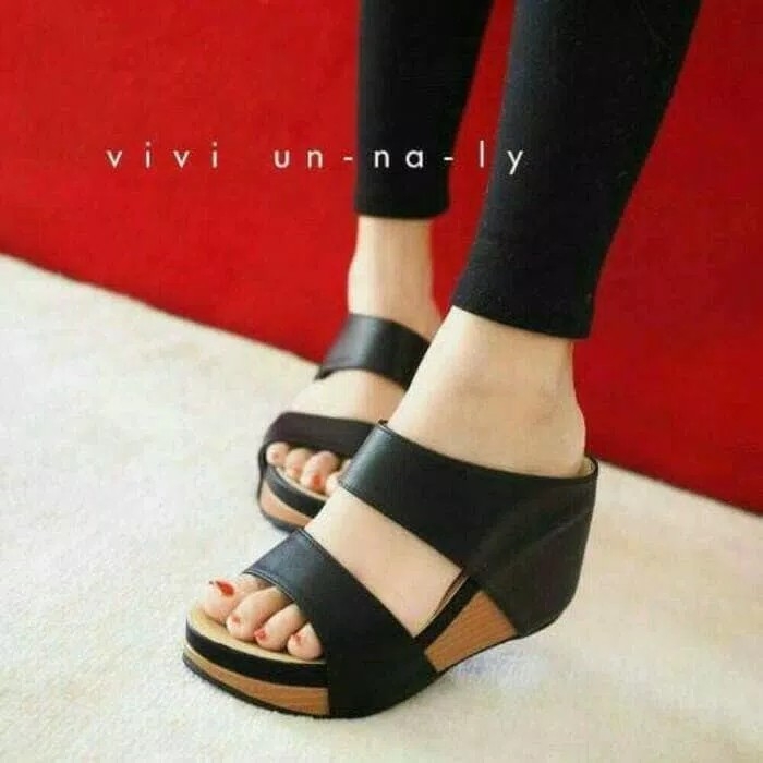 Wedges B4N 77 Hitam