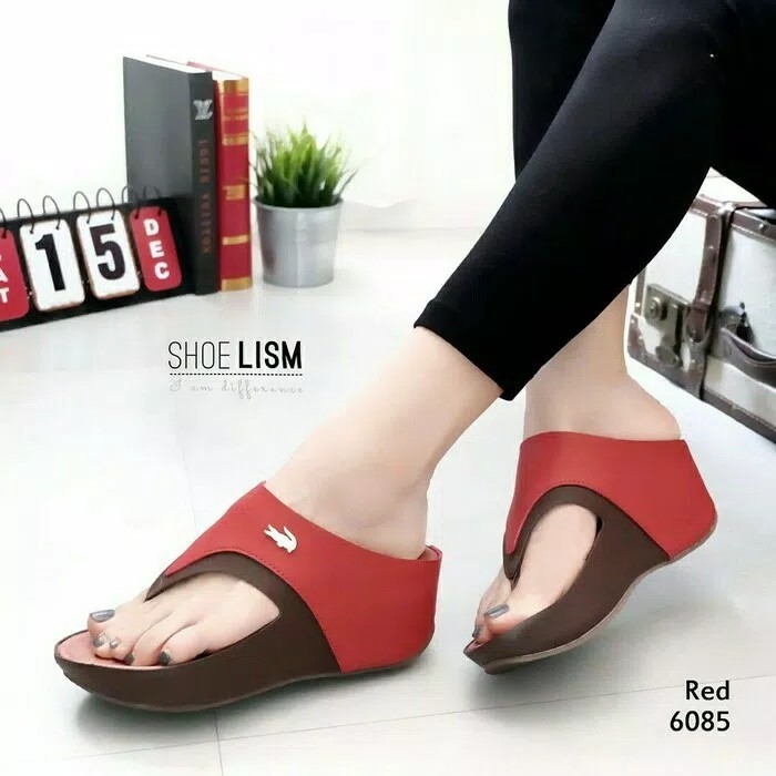 Wedges Crocodile Merah