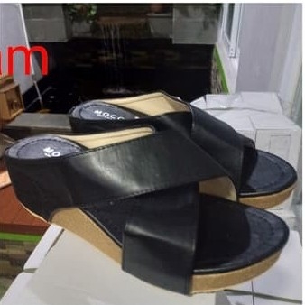 Wedges Exo Shoelism Hitam 2