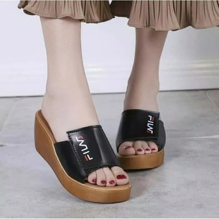 Wedges Fila 12 Hitam