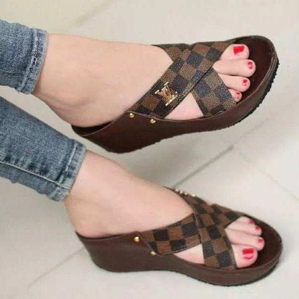 Wedges LV Coklat Tua