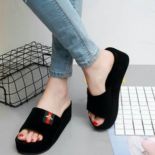 Wedges MR111 Hitam