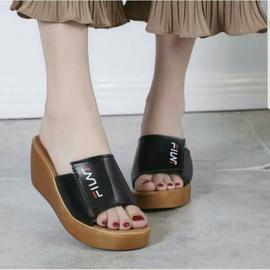 Wedges MR114 Hitam