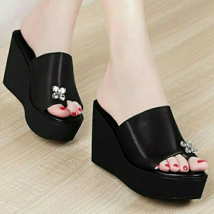 Wedges Mayumi Hitam