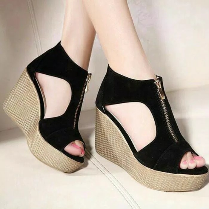 Wedges Resleting Bludru Hitam