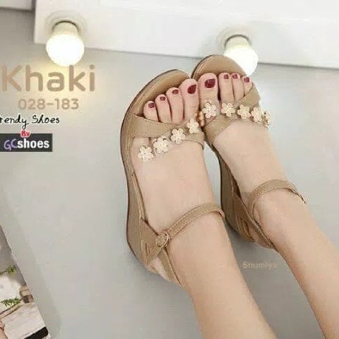 Wedges Silang Bunga Mocca