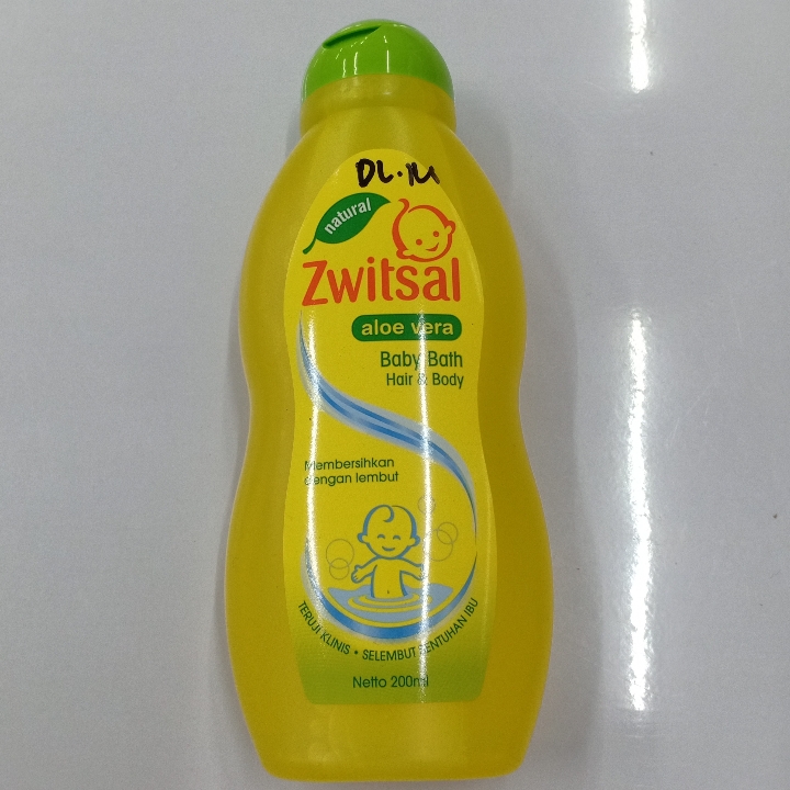 Zwitsal Aloe Vera Baby Bath Hair And Body 