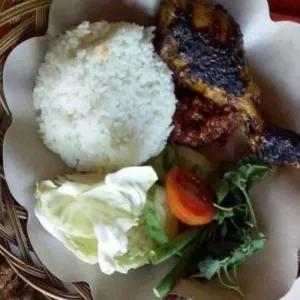 ayam bakar tanpa nasi lalapan sambel goreng