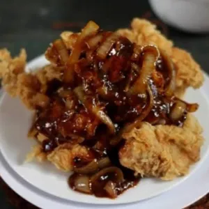 ayam crispy lada hitam  nasi lalap 