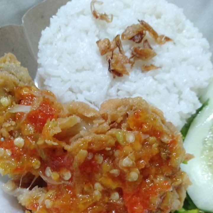 Nasi ayam geprek