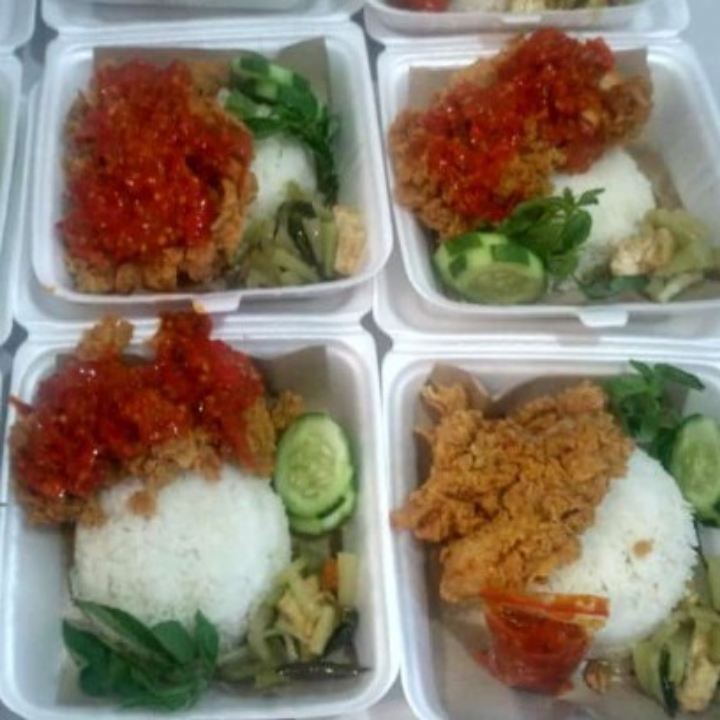 ayam geprek sambel merah