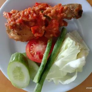 ayam geprek lalapan