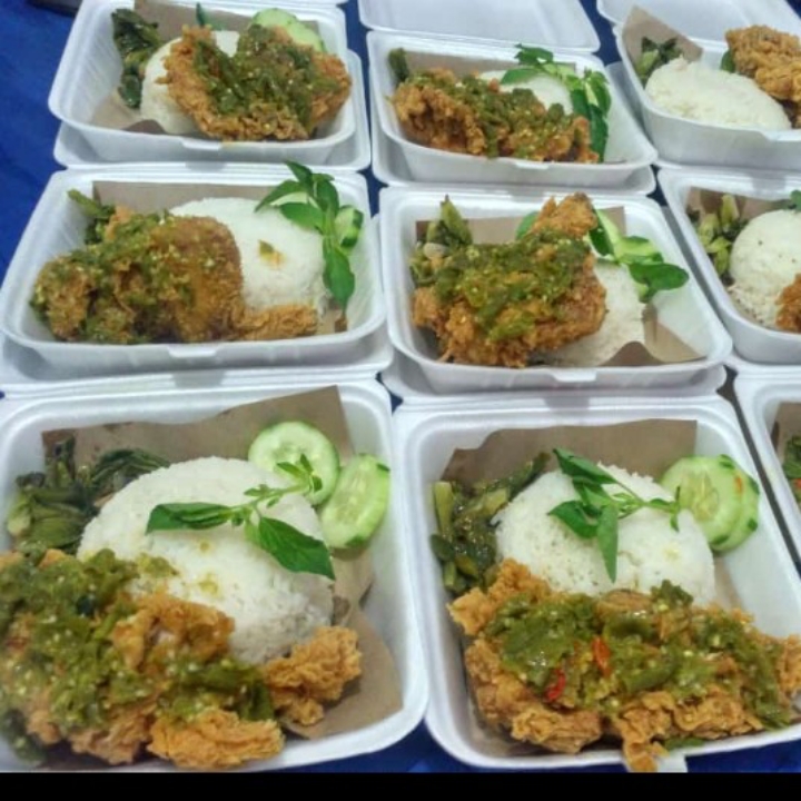 ayam geprek sambel ijo