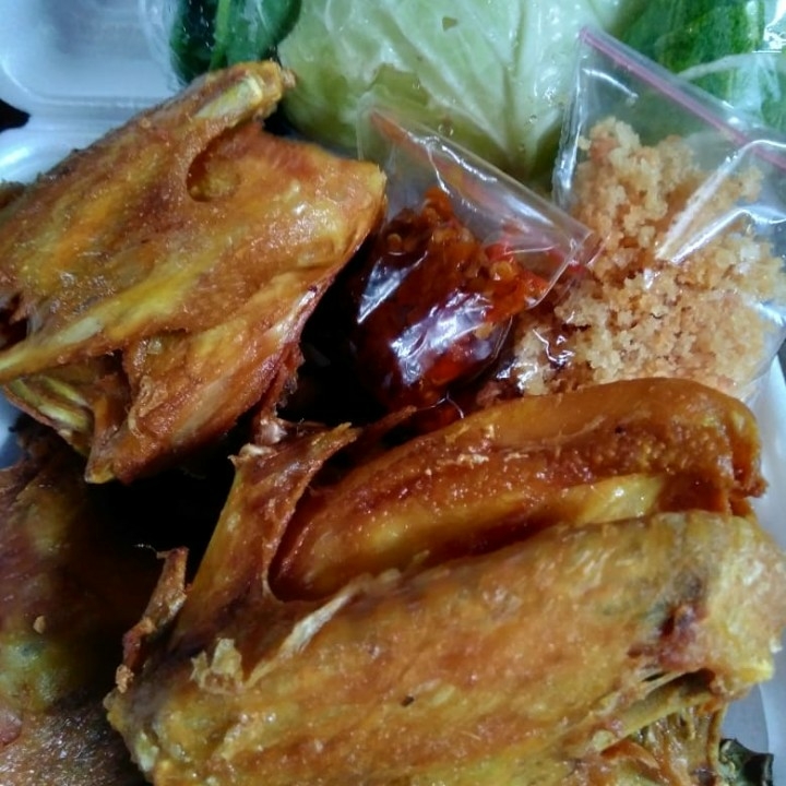 ayam goreng kampung kremes