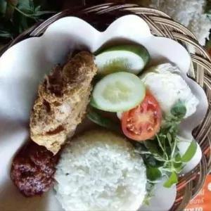 ayam goreng nasi lalapan sambel goreng the panas