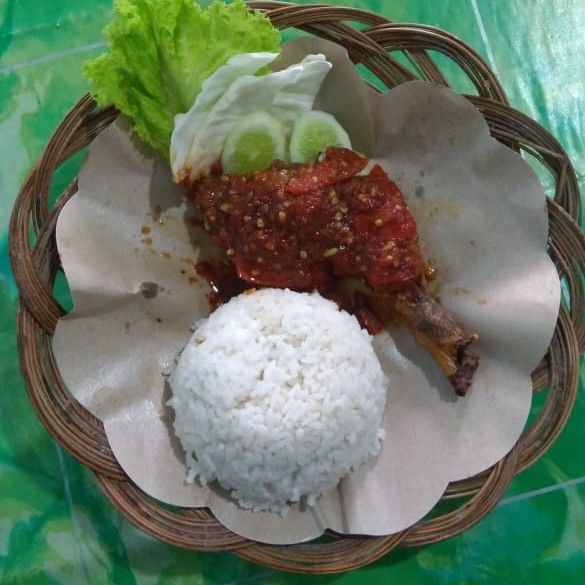 ayam penyet plus nasi 