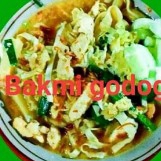 bakmie kuah dan goreng atau kwetiauw