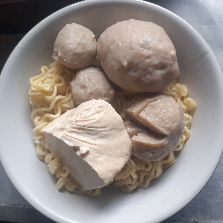 bakso urat telor bihun  campur