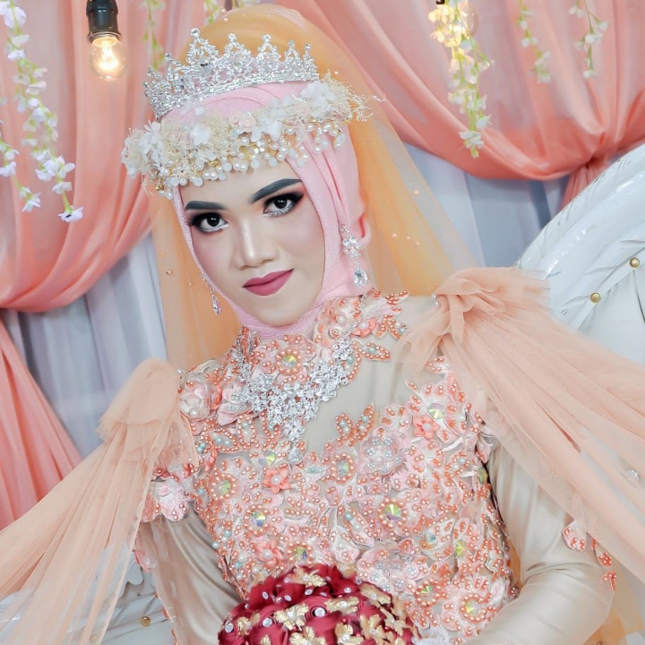 Dewi Make Up