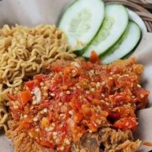 indomie ayam geprek sambal setan 