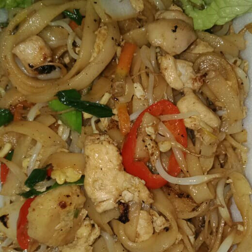 kwetiaw goreng ayam - babi