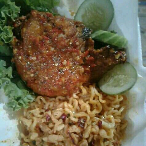 mie goreng ayam geprek mercon