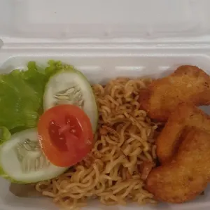 mie instan goreng nugget