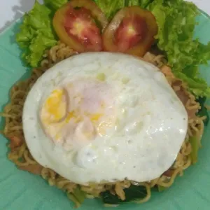 mie instan goreng telur ceplok