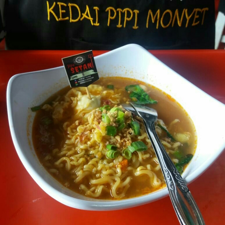 mie setan kuah level 1 telur