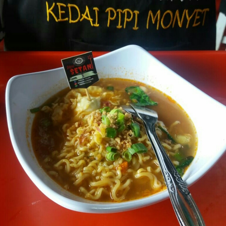 mie setan kuah level 5 telur