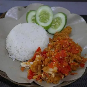 nasi ayam geprek sambal setan 