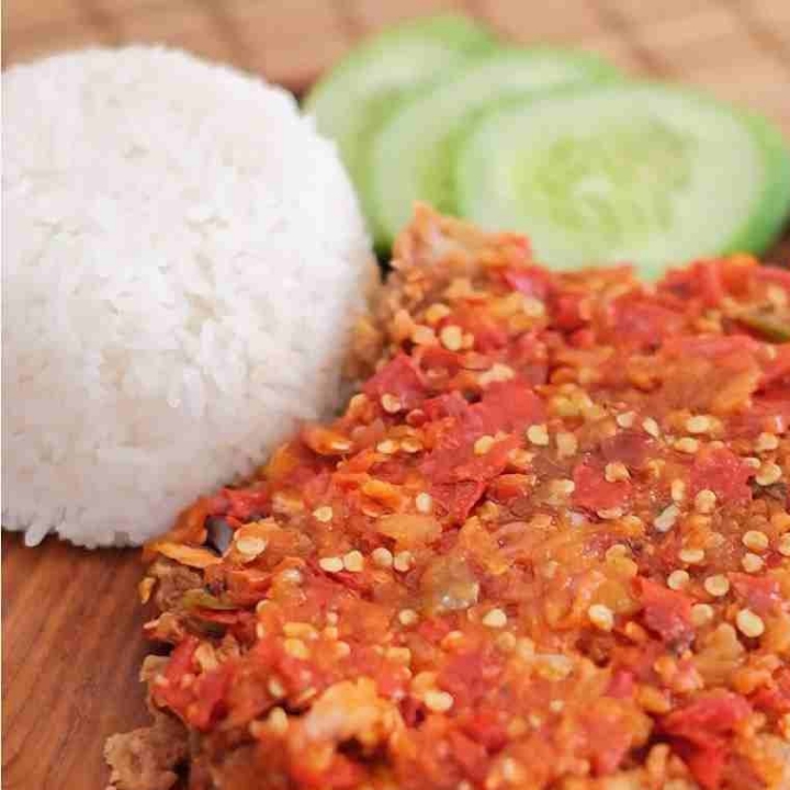 nasi ayam geprek sambel setan