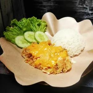 nasi ayam geprek saus keju es teh 