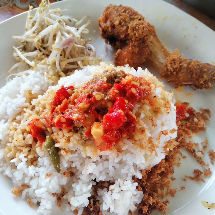 nasi ayam goreng