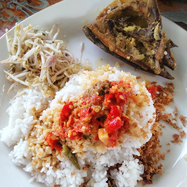 nasi kepala ikan