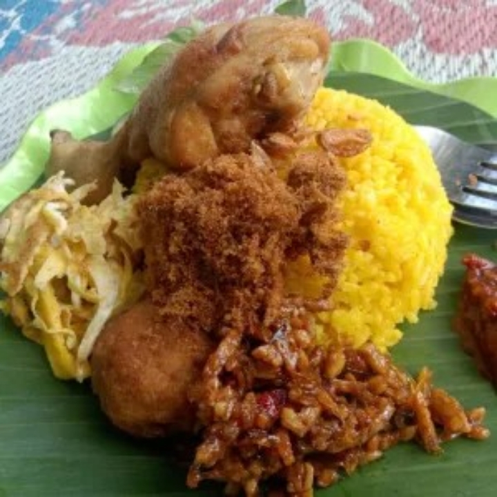 nasi kuning ayam paha goreng