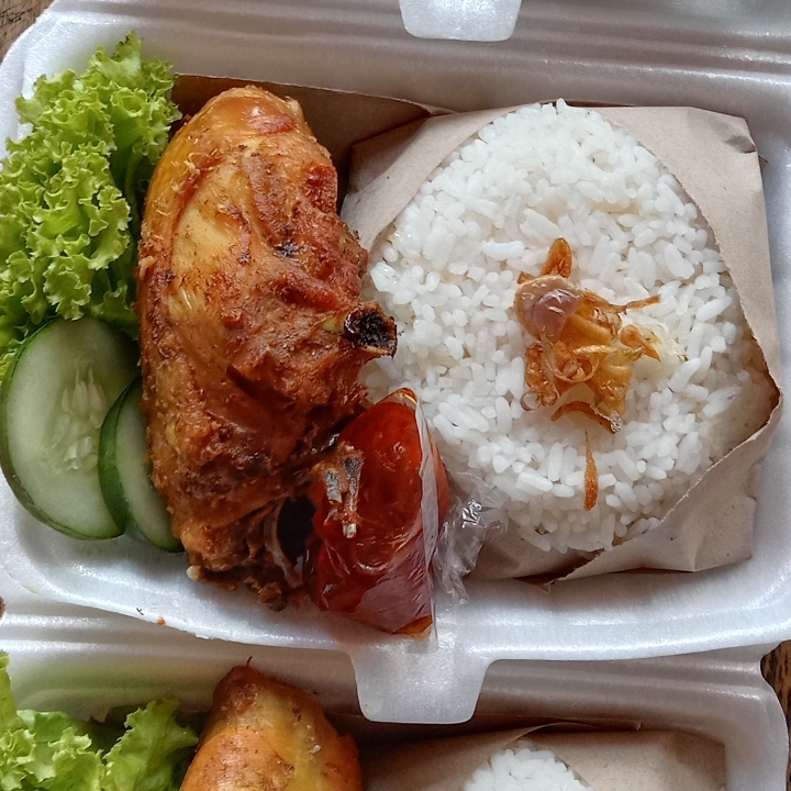 paket ayam goreng plus nasi