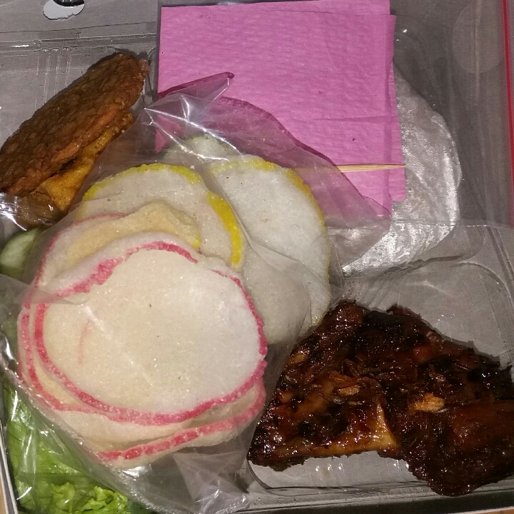 paket hemat nasi box ayam bakar tahu tempe lalap sambel krupuk