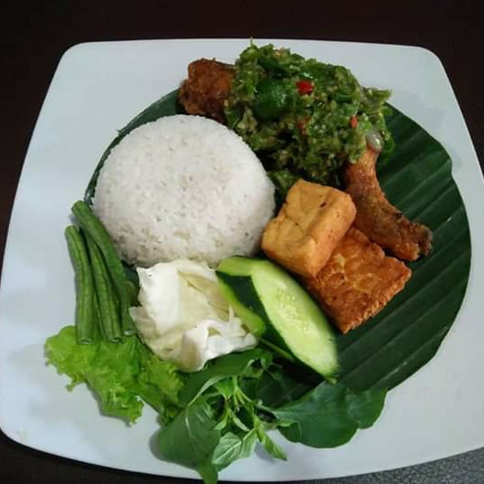 paket nasi lalapan sambal ijo 