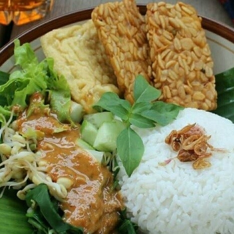 pecel pincuk tahu tempe