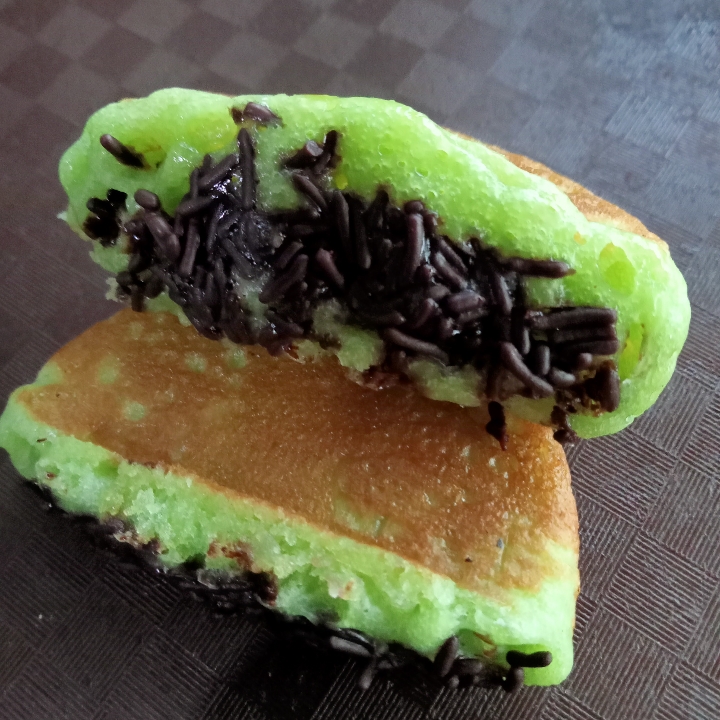 pukis rasa coklat pandan