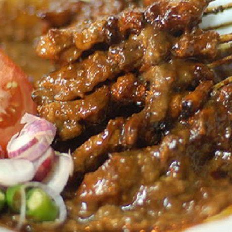 Sate Ayam plus lontong