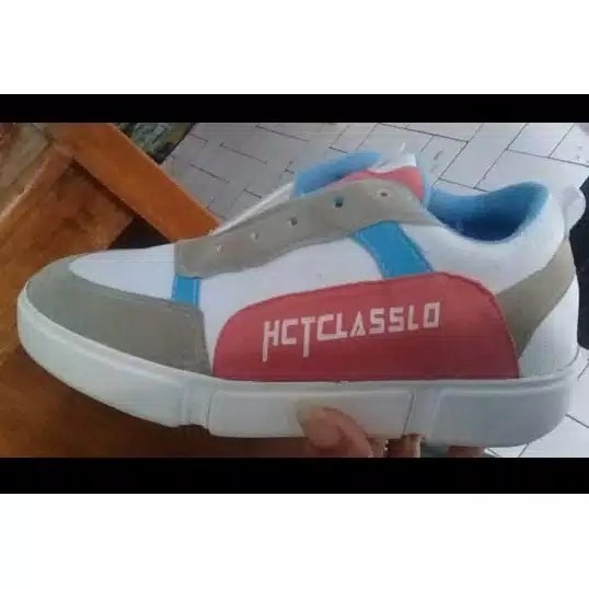 sepatu sneakers wanita HTC 3