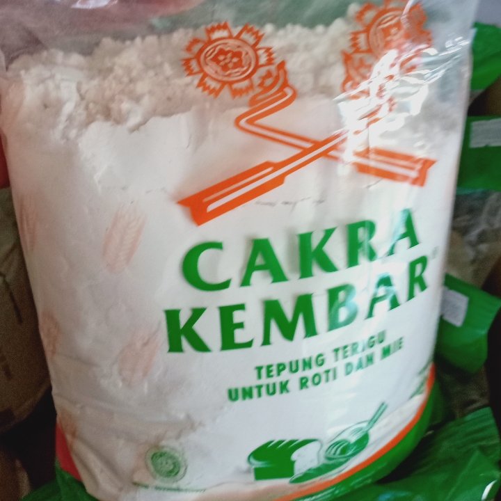 tepung terigu cakra 1 kg