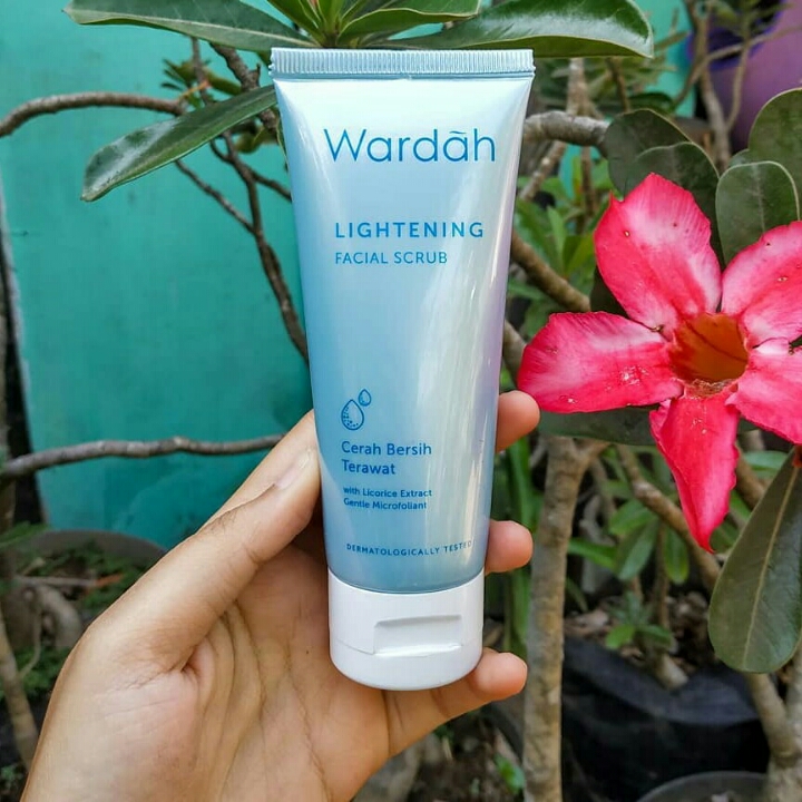 wardah facial wash scrub 